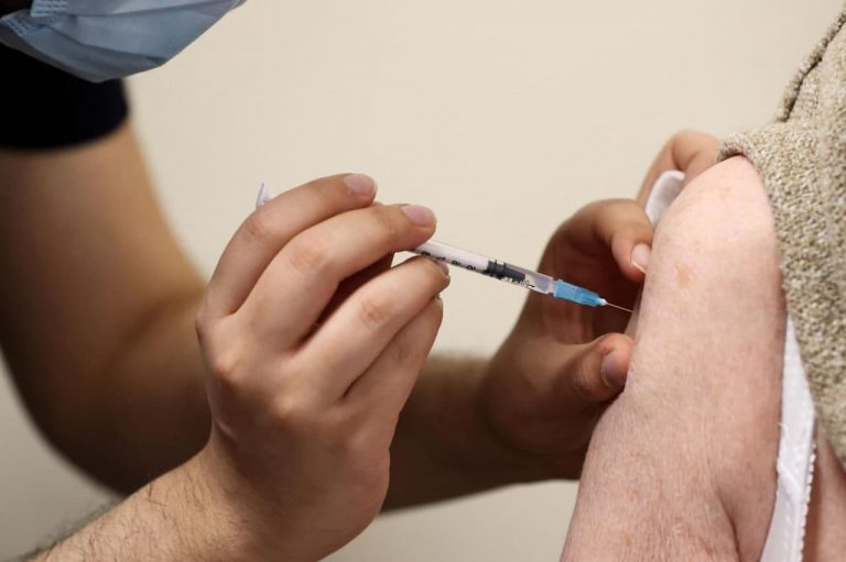 اثربخشی 95 درصدی دوز سوم واکسن کرونا در برابر خطرات گونه امیکرون