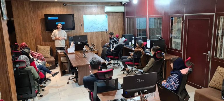 بازاریابی از طریق سایت یا شبکه های اجتماعی؟ بررسی مزایا و  معایب