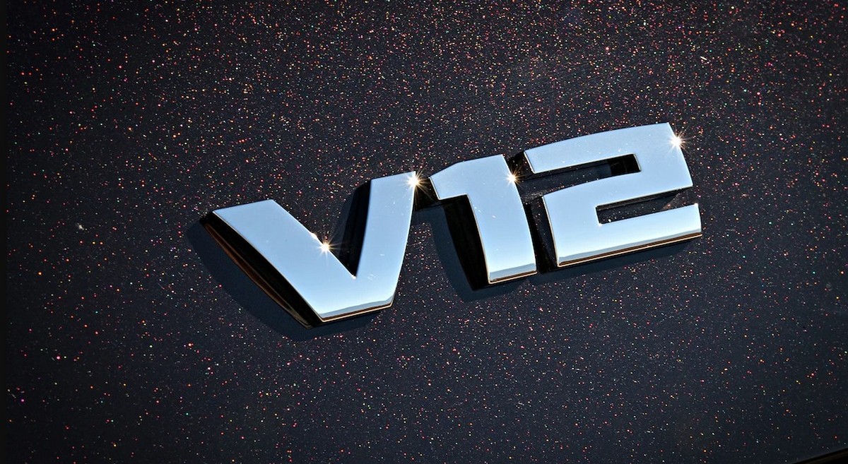 خداحافظی بی ام و با موتورهای V-12؛ پایان عصر تولید بالانس‌ ترین پیشرانه جهان