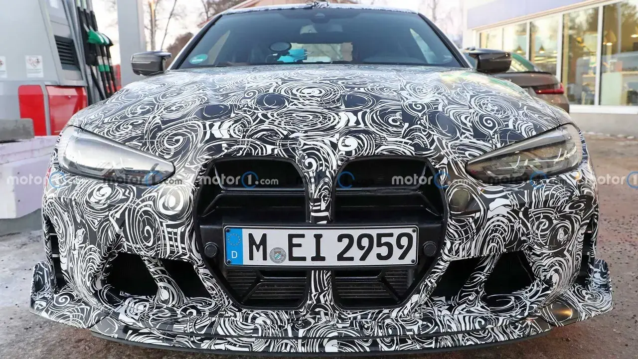 خودروی BMW M ۴ CSL بالاخره به تصویر کشیده شد