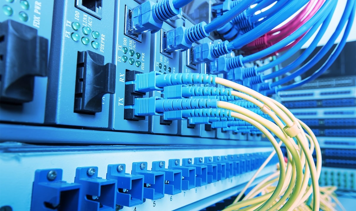 رئیس رگولاتوری: با استفاده از امکانات توانیر و شهرداری می‌توان سرعت توسعه فیبرنوری را افزایش داد