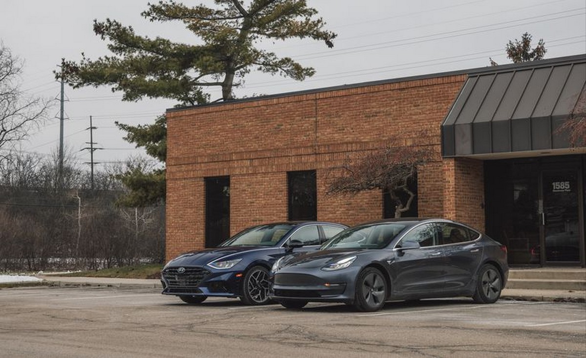 سیستم تهویه مطبوع تسلا مدل 3 چند ساعت دوام می آورد؛ مقایسه تسلا مدل 3 و هیوندای سوناتا در سرمای زمستان