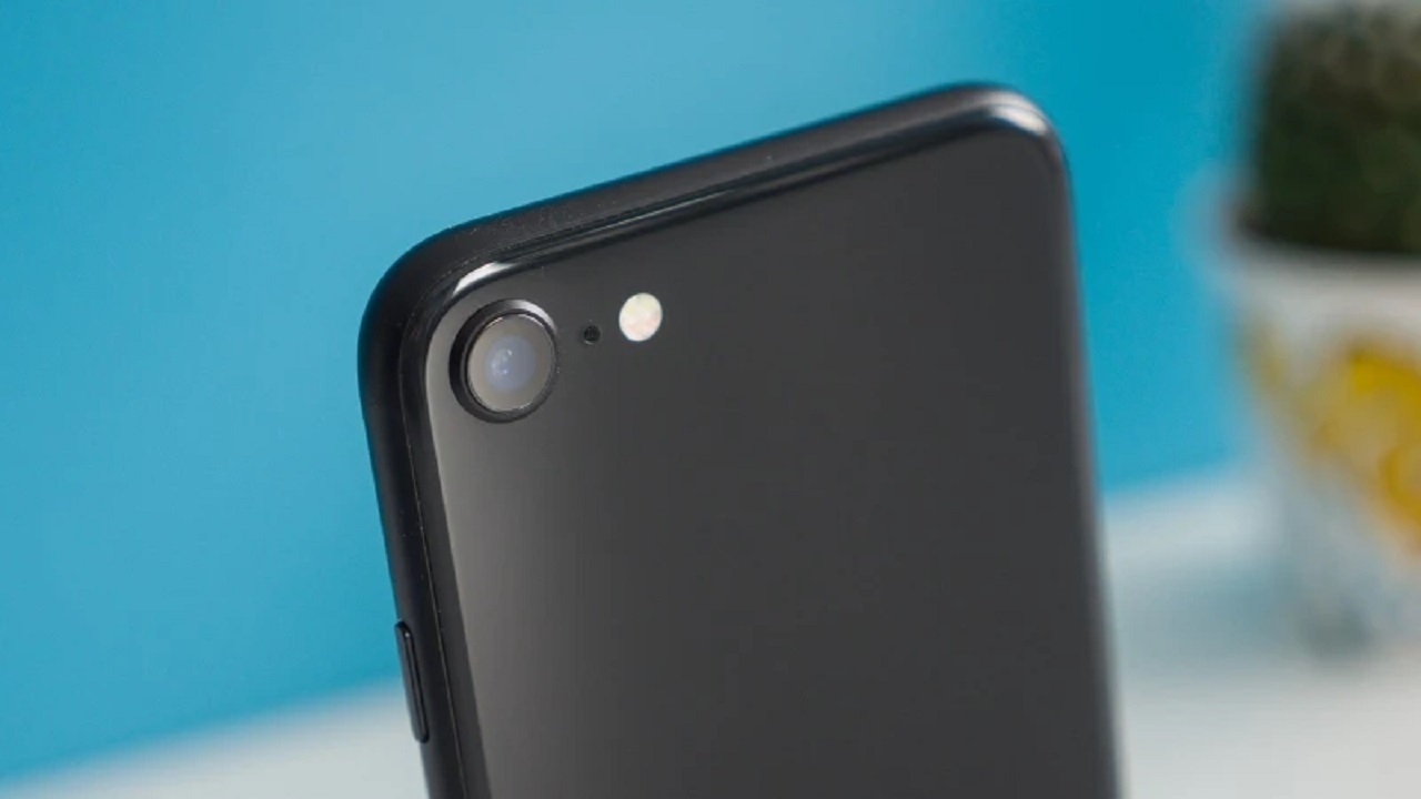 عرضه آیفون SE جدید با صفحه نمایش بزرگتر