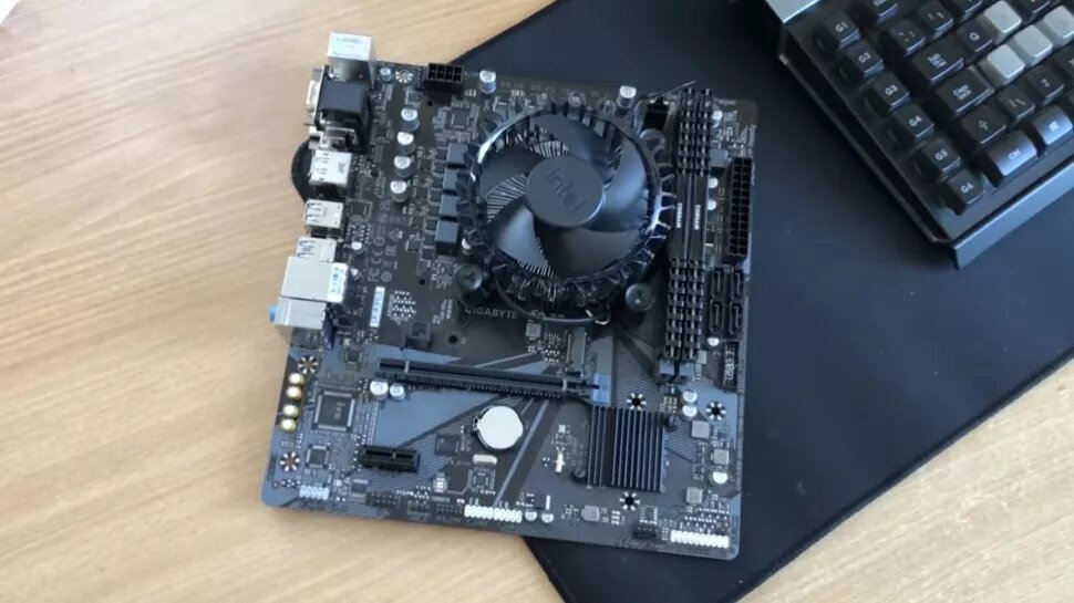 عملکرد پردازنده اینتل Celeron G6900 در بازی‌های AAA