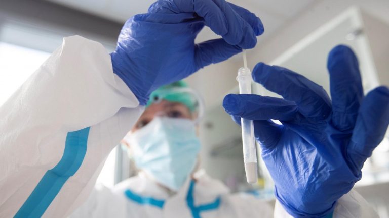 محققان قبرسی از کشف گونه ترکیبی دلتا و امیکرون با نام «دلتاکرون» خبر دادند