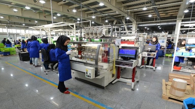 پرونده باز غول‌ قطعه سازی کشور در دادگاه به اتهام قاچاق قطعات، رشوه به کارمندان گمرک و گران فروشی