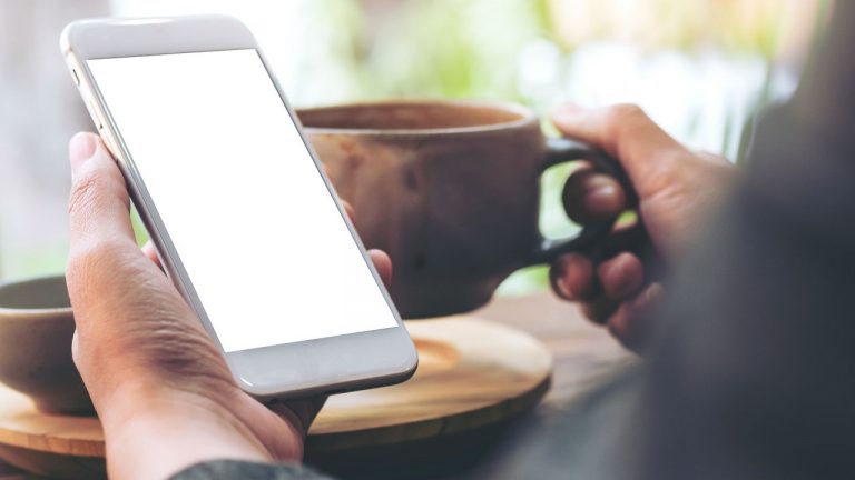 چرا گوشی‌های مدرن، باتری قابل جابجایی ندارند؟