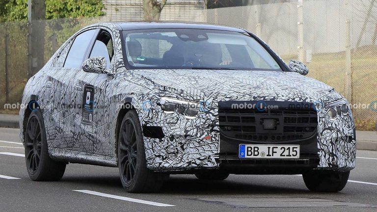 آزمایش مجدد خودروی مرسدس بنز کلاس E مدل ۲۰۲۳ + تصاویر