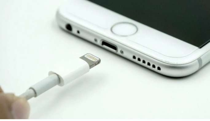 اتحادیه اروپا استفاده از درگاه یکسان در همه گوشی های هوشمند را قانونی می کند