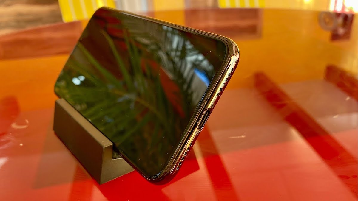 اولین آیفون X ضد آب با پورت USB-C با قیمت 3000 دلار فروخته شد