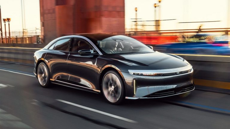 برق در برابر بنزین؛ خودرو برقی چه مقدار زمان نیاز دارند تا مسافت 1000 مایلی (1600 کیلومتری) را طی کند؟