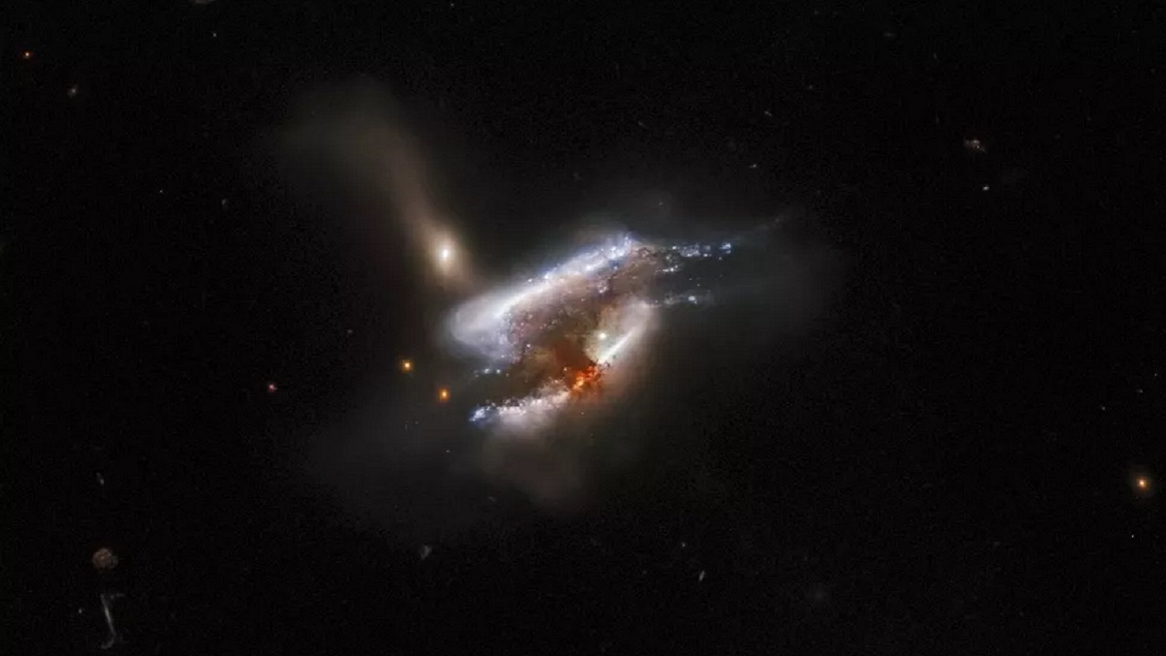 تلسکوپ هابل تصویری از ادغام سه کهکشان را ثبت کرد