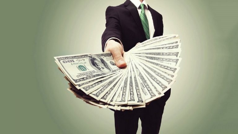 شکایت سهامداران از افزایش حقوق مدیرعامل شرکت اپل