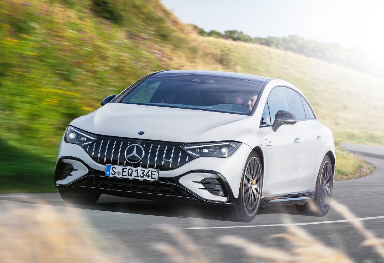 مرسدس بنز AMG EQE 53 رونمایی شد؛ ابرسدانی برقی با شتاب 3.2 ثانیه ای