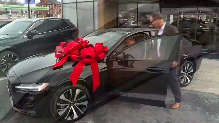 ۱.۶ میلیون کیلومتر با ولوو ۱۹۹۱؛ اهدای یک خودرو نو به پاس وفاداری  [تماشا کنید]