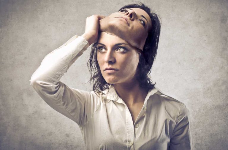 این افزونه کروم میتواند تصاویر جعلی پروفایل را با دقت بالایی تشخیص دهد