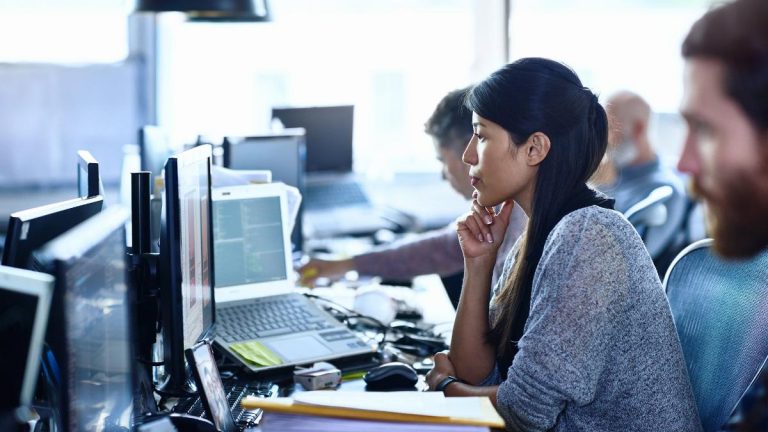 دورکاری یا ترفیع شغلی؟ کارمندان حوزه فناوری پاسخ می‌دهند