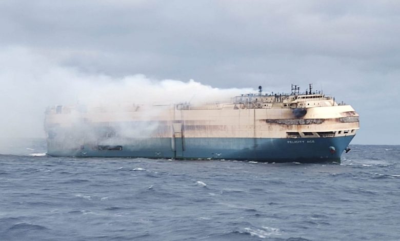 زیان هنگفت فولکس واگن از آتشسوزی کشتی باربری، تمامی ۳۹۶۵ خودروی موجود نابود شدند