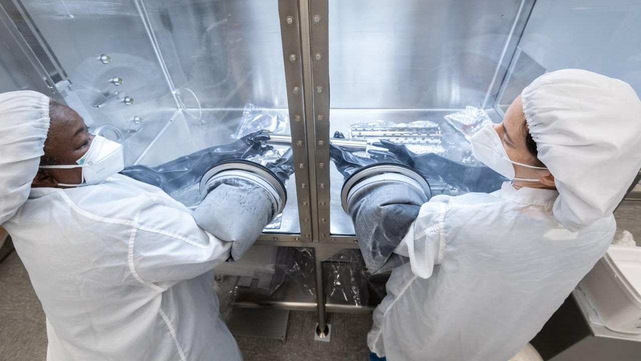 ناسا یک نمونه ۵۰ ساله از ماه را رونمایی می کند