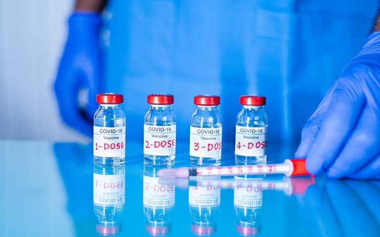 کدام افراد چه زمانی باید دوز چهارم واکسن کرونا را دریافت کنند؟