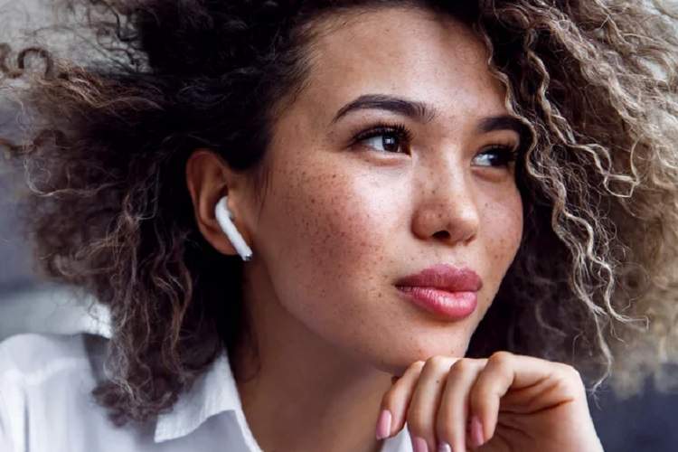 اختراع جدید اپل برای ایرپادهایی که داخل گوش قرار نمی‌گیرند