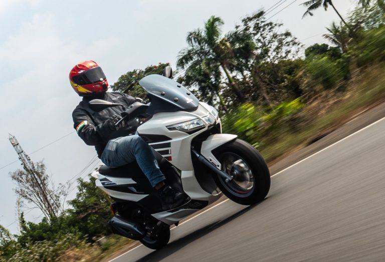 بررسی آپریلیا SXR 160 ؛ 75 میلیون تومان برای یک اسکوتر ایتالیایی