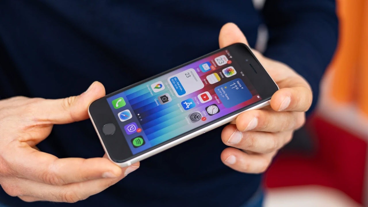 بررسی مقایسهای بازار فروش گوشیهای میان رده و پرچمدار آیفون