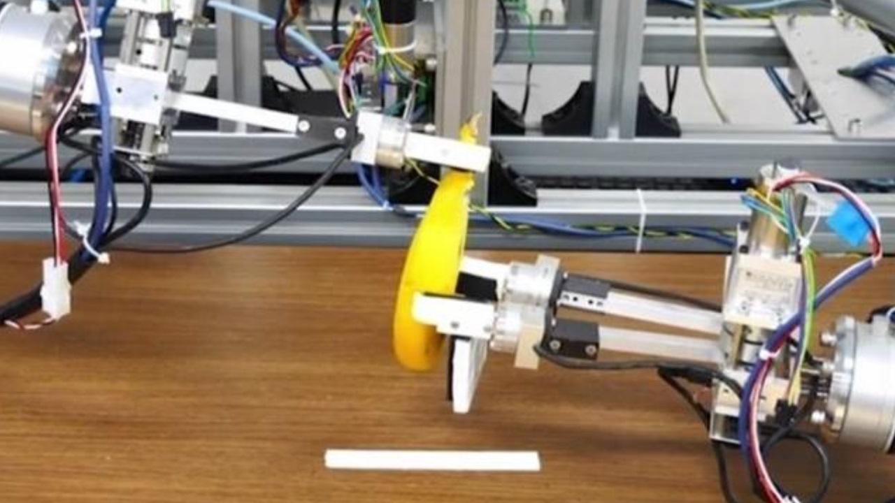 دانشمندان یک ربات برای پوست کندن موز ساختند + فیلم