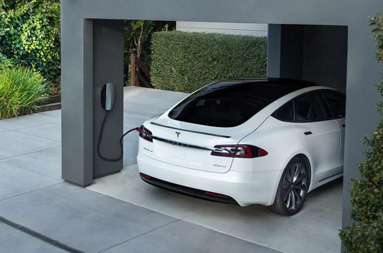 صنعت خودرو در مسیر بازار موبایل؛ اتومبیل‌های تسلا بدون شارژر سیار عرضه می‌شوند