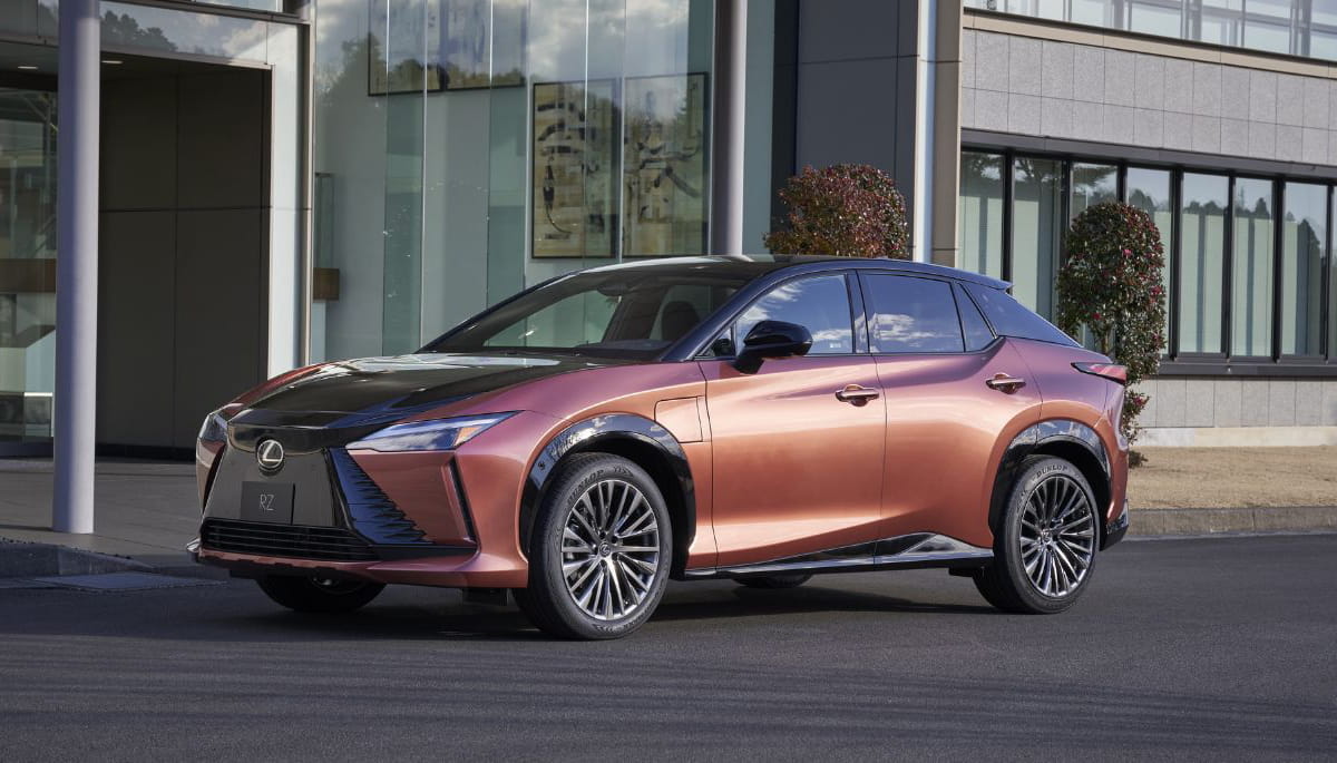 لکسوس RZ 450e با سیستم کنترل چهارچرخ محرک  Direct4  معرفی شد