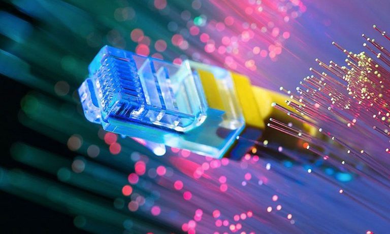 نماینده مجلس: اینترنت می‌تواند با کمک نهادهایی مثل بنیاد مستضعفان از انحصار خارج شود