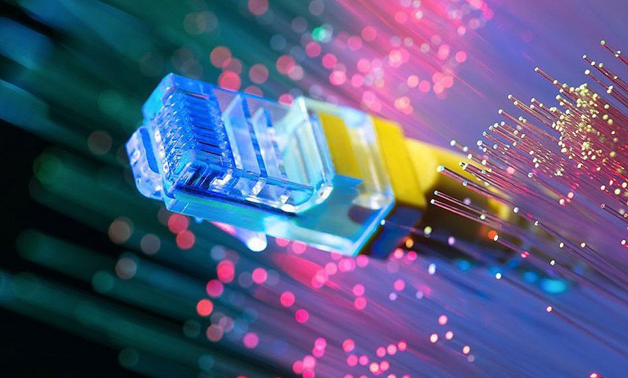 نماینده مجلس: اینترنت می‌تواند با کمک نهادهایی مثل بنیاد مستضعفان از انحصار خارج شود