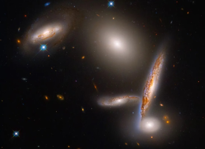 هابل با انتشار تصویری از 5 کهکشان به استقبال جشن تولد 32 سالگی خود رفت