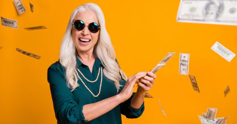 پژوهشی جدید: یک ماده شیمیایی در مغز افراد را در پیری مهربان و دست و دلباز میکند