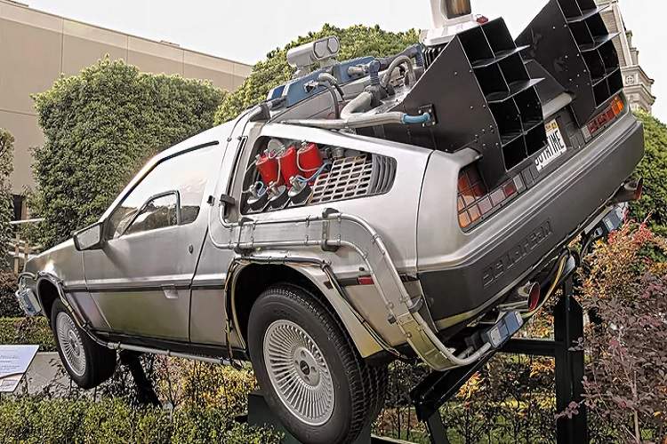 چرا سفر در زمان همیشه امکانپذیر بوده است؟