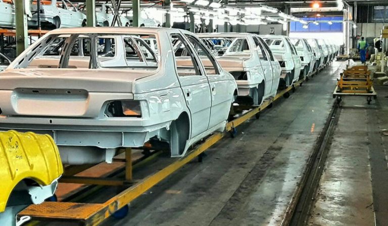 یک سوم نیروی شاغل در ایران خودرو و سایپا مازاد هستند؛ 25 هزار نفر حقوق بگیر بدون بازدهی