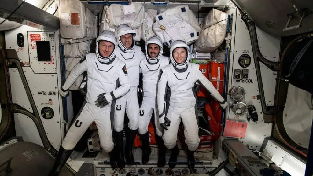 بازگشت موفقیت آمیز فضانوردان ماموریت «کرو-3» اسپیس ایکس به زمین [تماشا کنید]