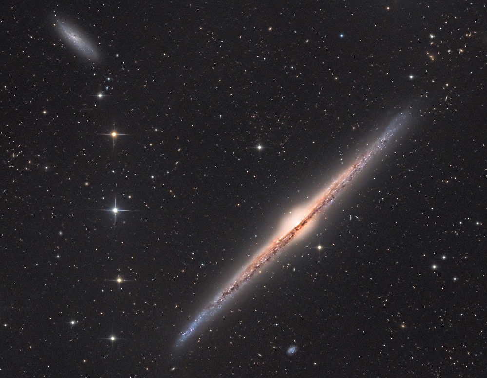 تصویر روز ناسا: کهکشان سوزنی، ایستاده روی لبه!