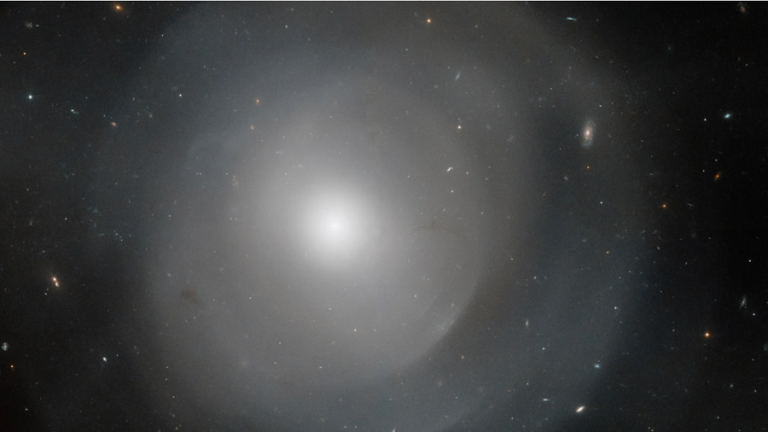 تلسکوپ هابل کهکشان NGC 474 را در محیطی مرموز کشف کرد