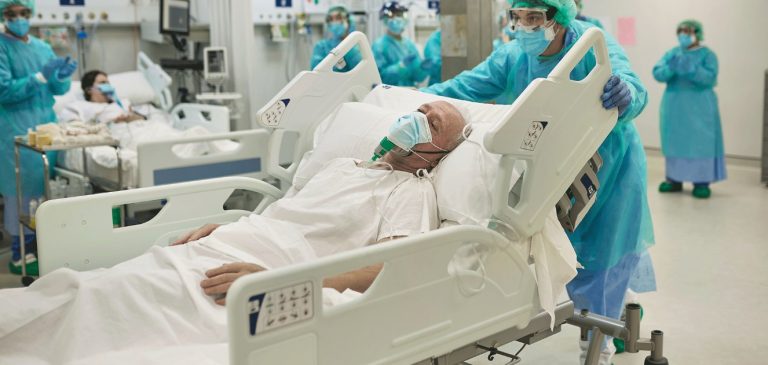 دانشمندان با هوش مصنوعی احتمال فوت بیماران مبتلا به کرونا را پیش‌بینی می‌کنند