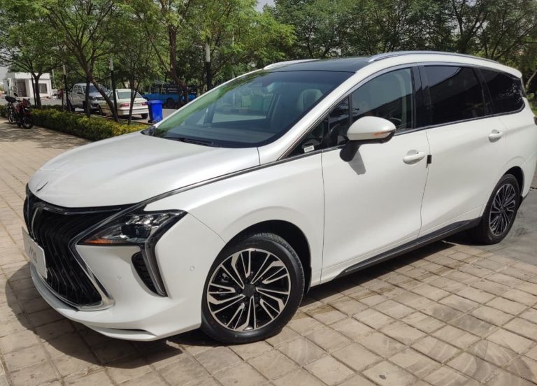 رونمایی فرداموتور از دانگ فنگ M4 در نمایشگاه خودرو تهران 1401