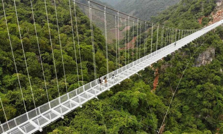 طولانی‌ترین پل شیشه‌ای جهان با طول بیش از 600 متر در ویتنام افتتاح شد