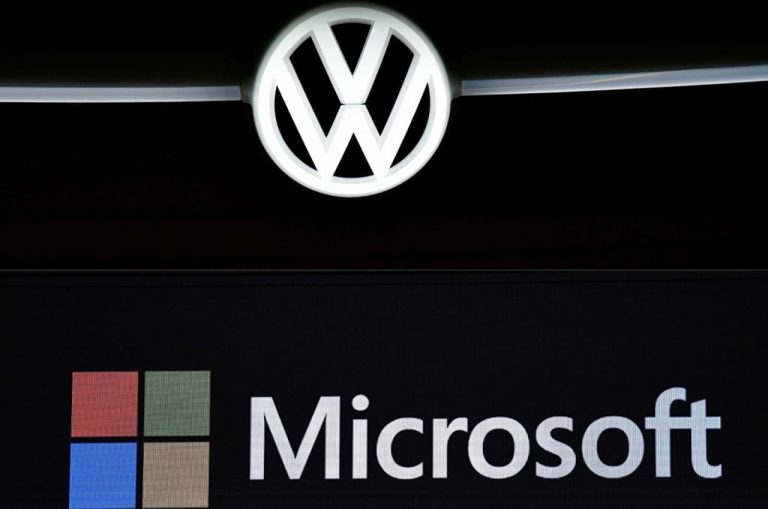 مشارکت فولکس واگن و مایکروسافت؛ فناوری واقعیت افزوده و هولولنز در اختیار رانندگان