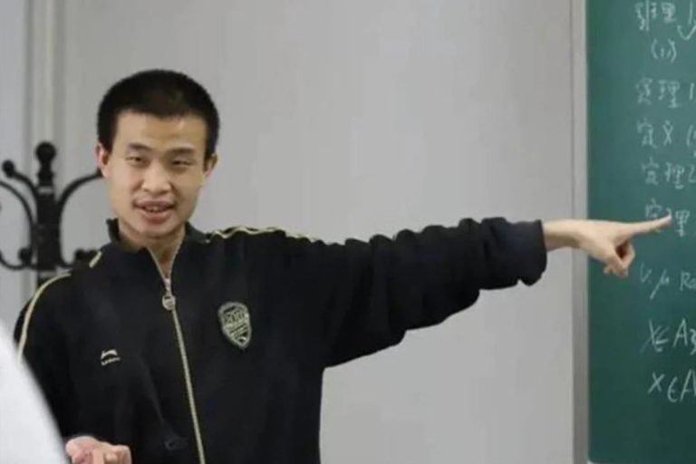 نابغه چینی یک مسئله ریاضی را که دانشمندان چهار ماه درگیرش بودند، در یک روز حل کرد