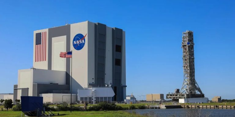 پس از شکستهای پیاپی، ناسا فعلا «سامانه پرتاب فضایی» را آزمایش نمیکند