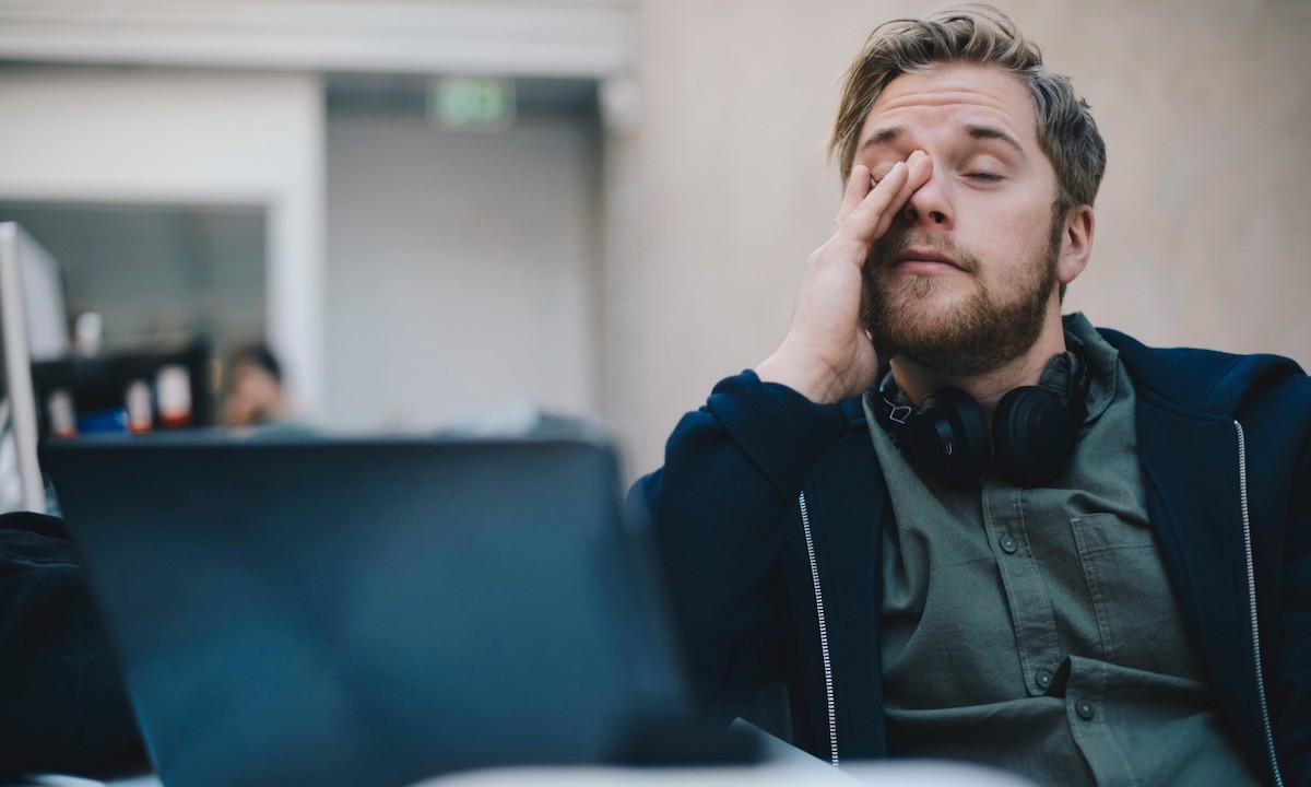 کمبود خواب می‌تواند بر دیدگاه ما نسبت به دیگران اثر منفی بگذارد