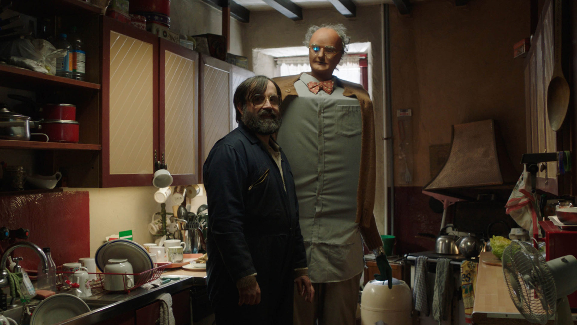 نقد فیلم برایان و چارلز (Brian And Charles) | داستان یک رفاقت عجیب!