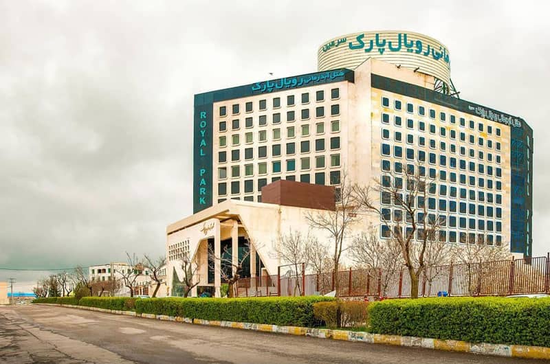 نمای بیرونی آبگرم رویال پارک