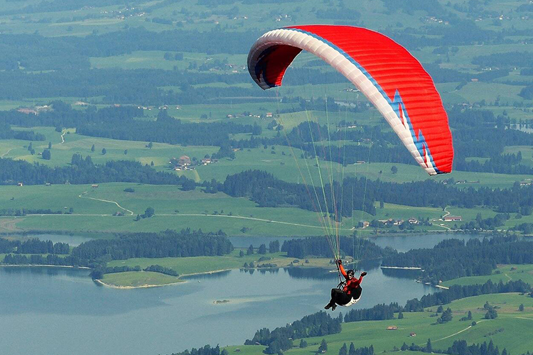 در تهران کجا پاراگلایدر سواری کنیم؟