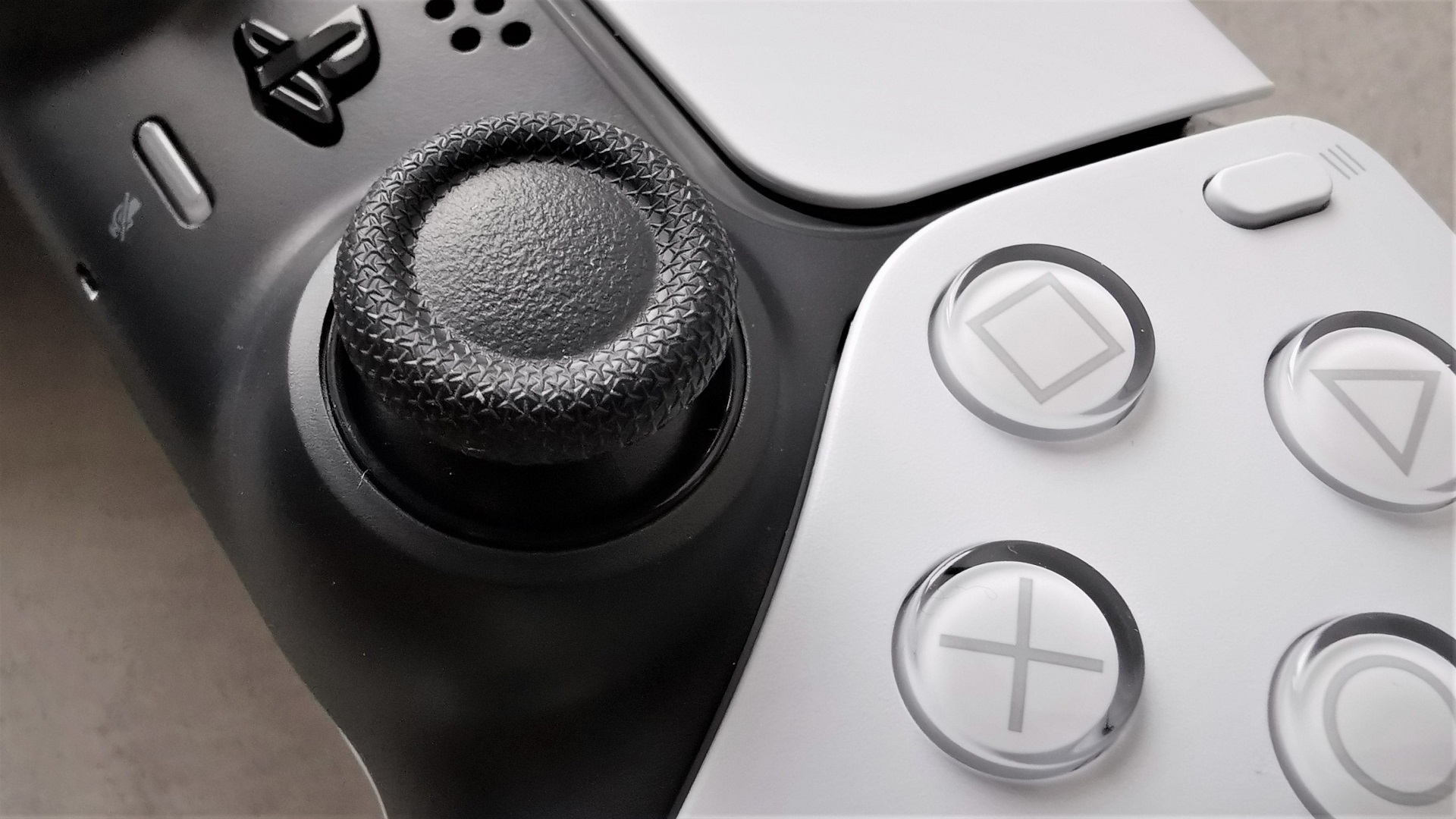 پتنت جدید سونی فناوری بازخورد لمسی را به استیک آنالوگ خواهد آورد